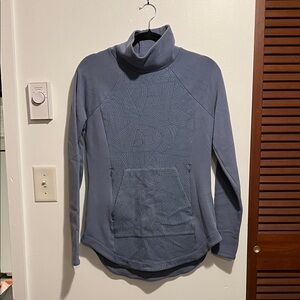 Title Nine Blue Geometric Sweatshirt